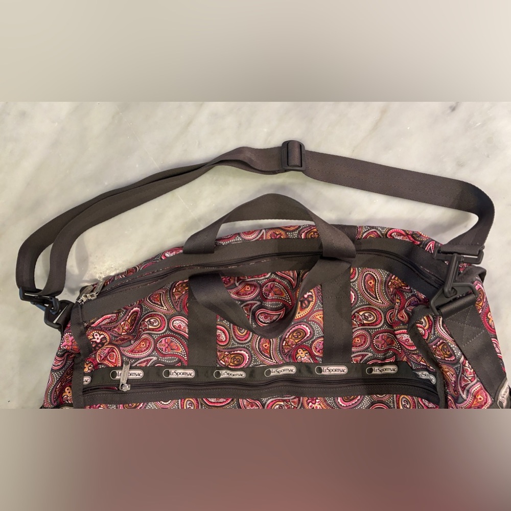 Le Sport Sac Deluxe Large Weekender in Gorgeous Hot Pink and Gray Paisley. - Picture 2 of 12